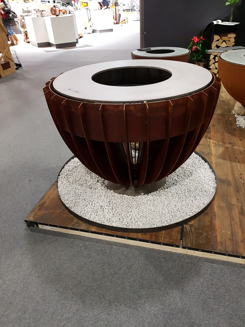 brasero-plancha-ellipsis-100-barbecue-grill-design-braseros-firepit-openfire-cheminée-acier-jardin-extérieur-grillade-outdoor-kitchen-5 brasero plancha Damien Rais modèle Ellipsis grillades firepit cheminée d'extérieur acier bbc barbecue