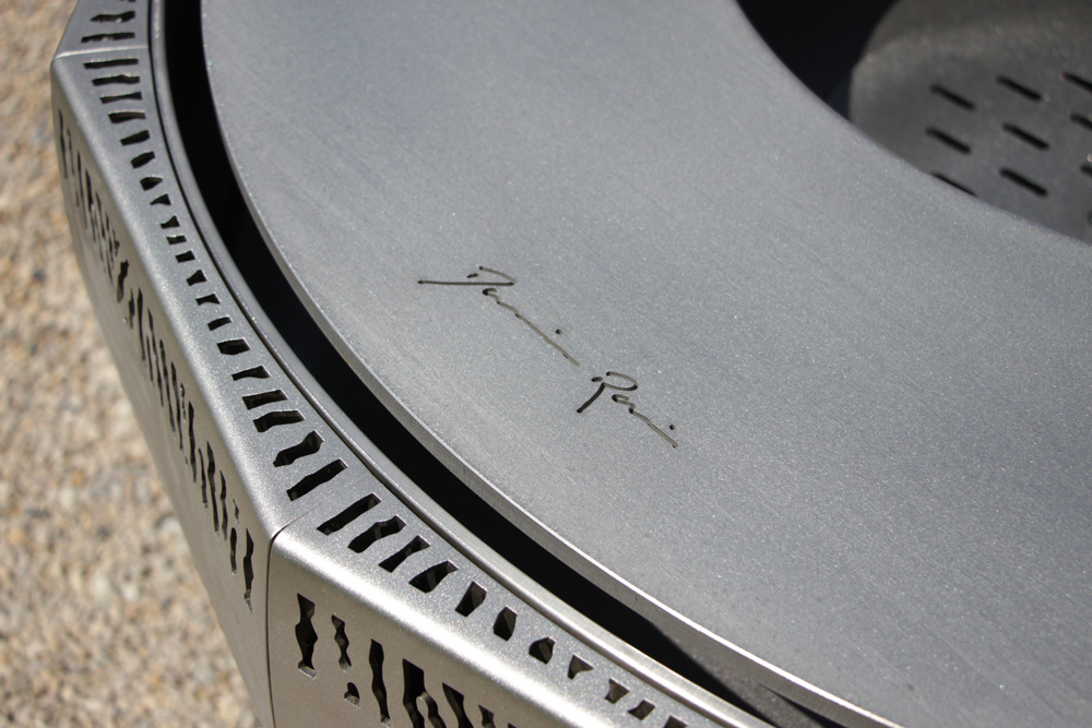 lotus-brasero-plancha-inox-barbecue-grill-design-braseros-firepit-openfire-cheminée-acier-jardin-extérieur-grillade-outdoor-kitchen-damien-rais-3